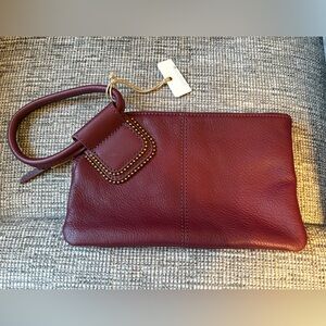 NWT Hobo Mulberry Leather Sable Wristlet $138